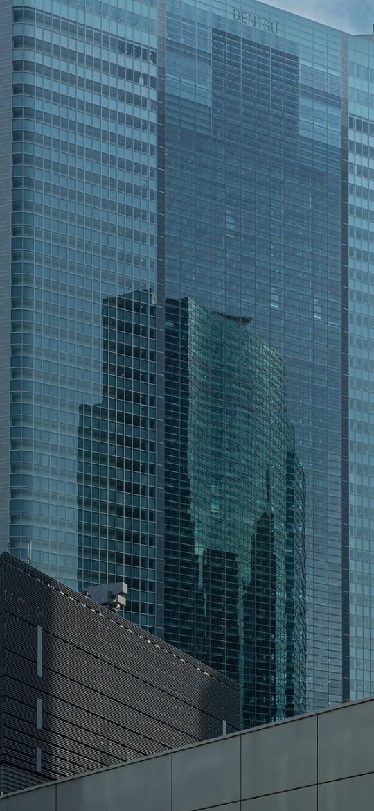 51 漫画 App 个人中心页面，账号、追更列表、离线缓存与阅读设置以分组清单形式呈现